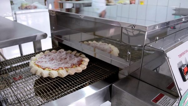 6 Dicas de como escolher um forno esteira para pizzaria